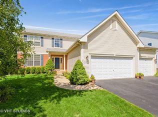 520 Golden Valley Ln, Algonquin, IL 60102