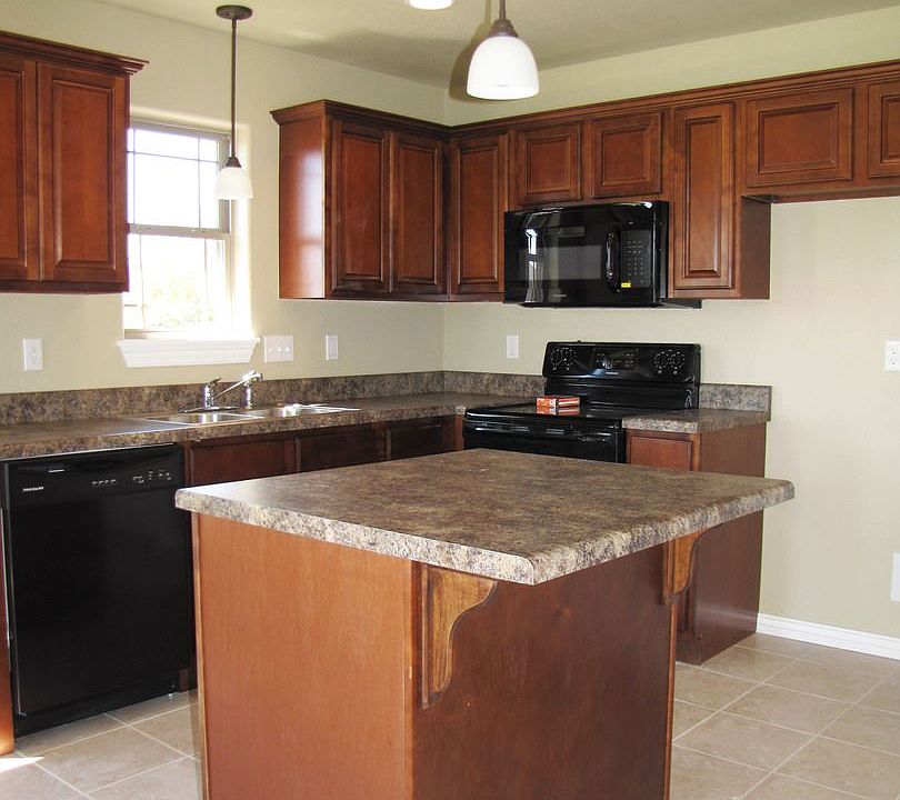 1st image of 711 Iroquois Dr