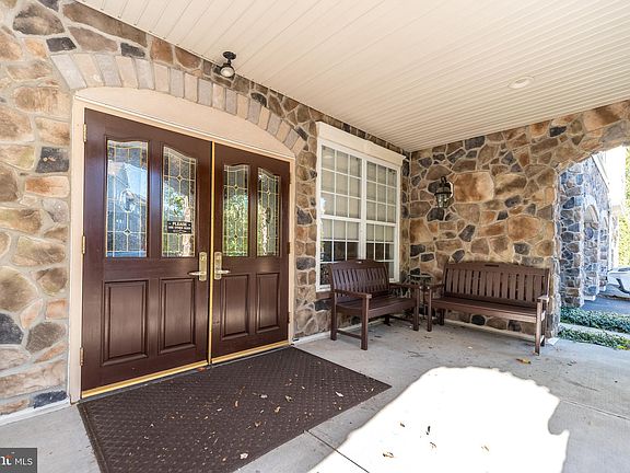 2nd image of 1207 Knox Ct