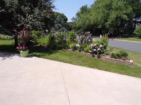 3rd image of 874 Cheri Ln