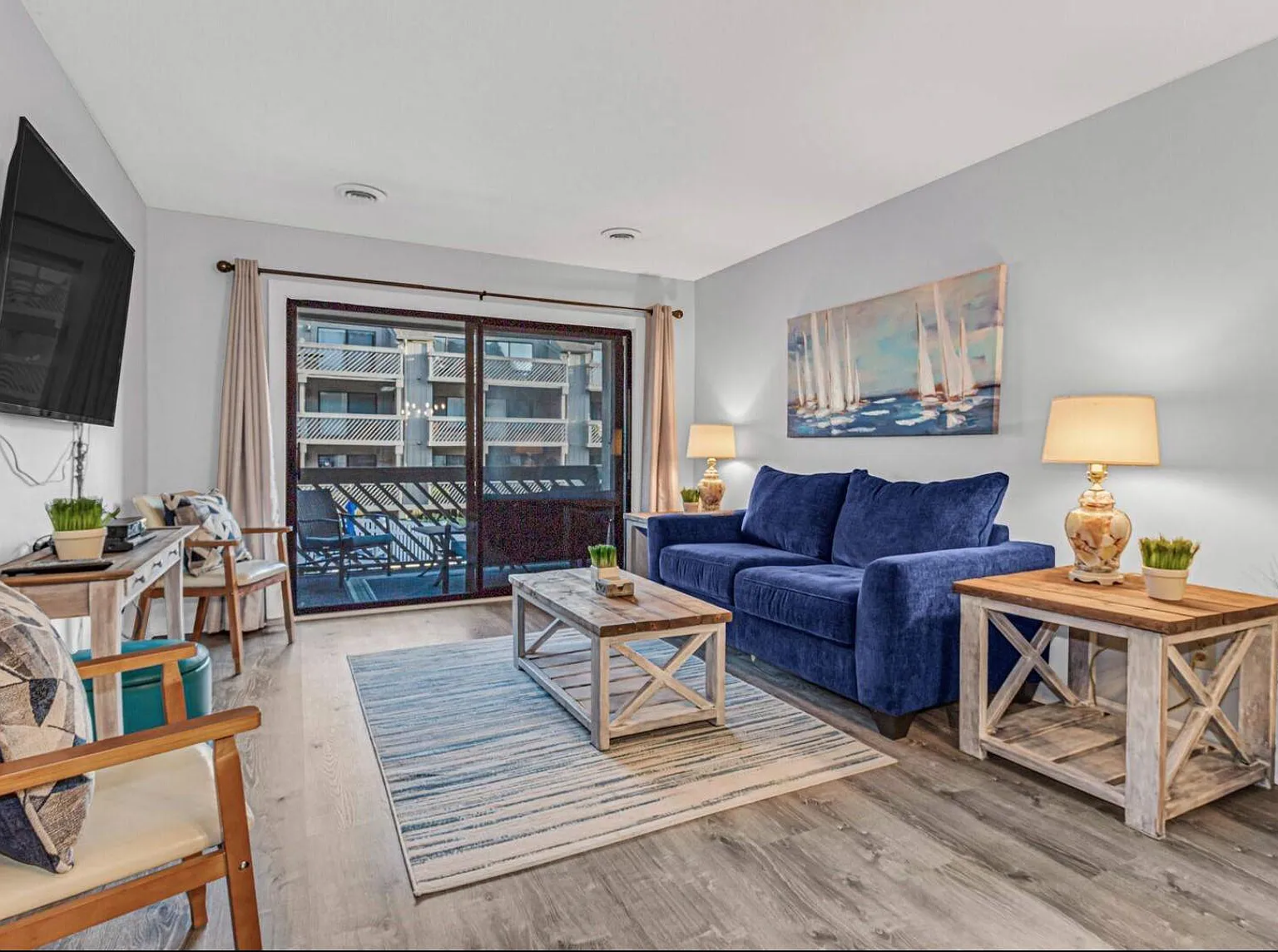 2 bed, 840 sqft, $1,700 — Photo 2