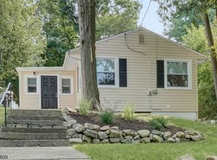 16 Rogers Dr, Landing, NJ 07850