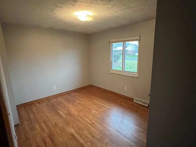 4050 Beckley Rd — Photo 4