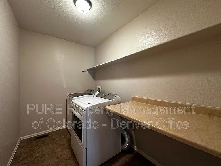 5368 Owens St — Photo 13