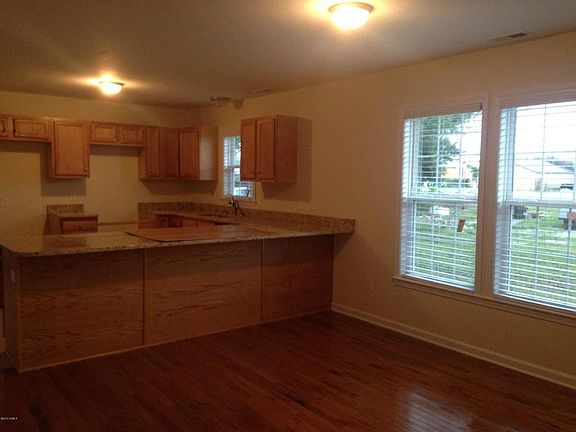 4th image of 418 Marsh St