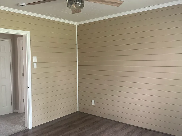 Middle bedroom