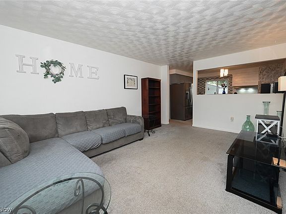 3rd image of 4709 Meadow Ln
