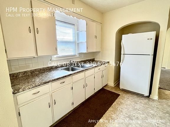 4th image of 1329 Seward Ave