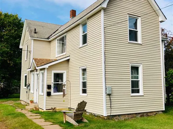 915 N 5th St, Ishpeming, MI 49849