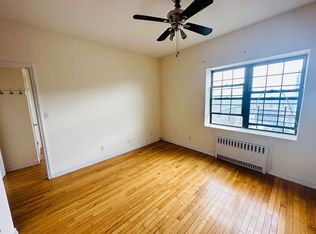 890 W Beech St APT 2L, Long Beach, NY 11561