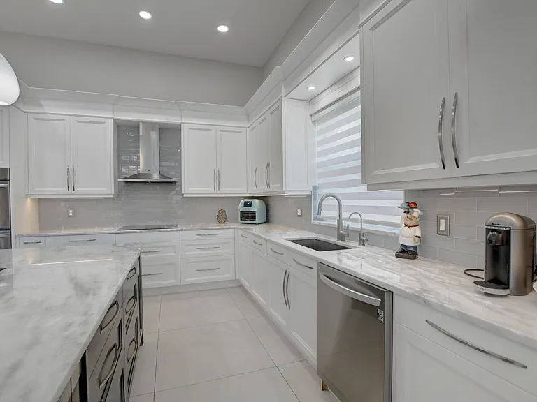 19211 N Creekshore Ct — Photo 8