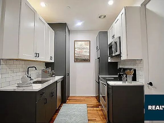 3rd image of 470 Irving Ave #4