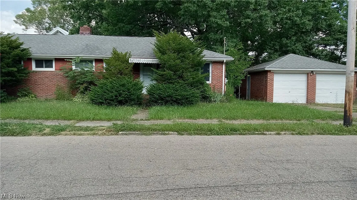 1738 Saint Elmo Ave NE photo 1
