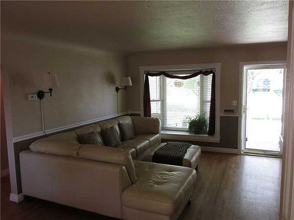 3rd image of 928 Princeton Ave