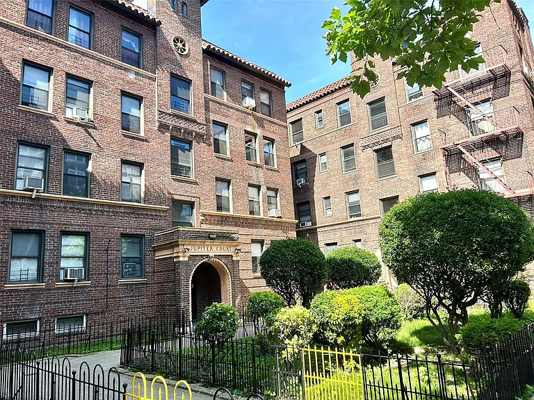 6264 Saunders St #3H — Photo 1