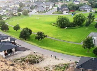 843 Meadow Hills Dr, Richland, WA 99352