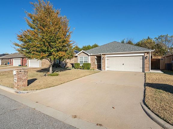 2nd image of 1912 Bradford Cir