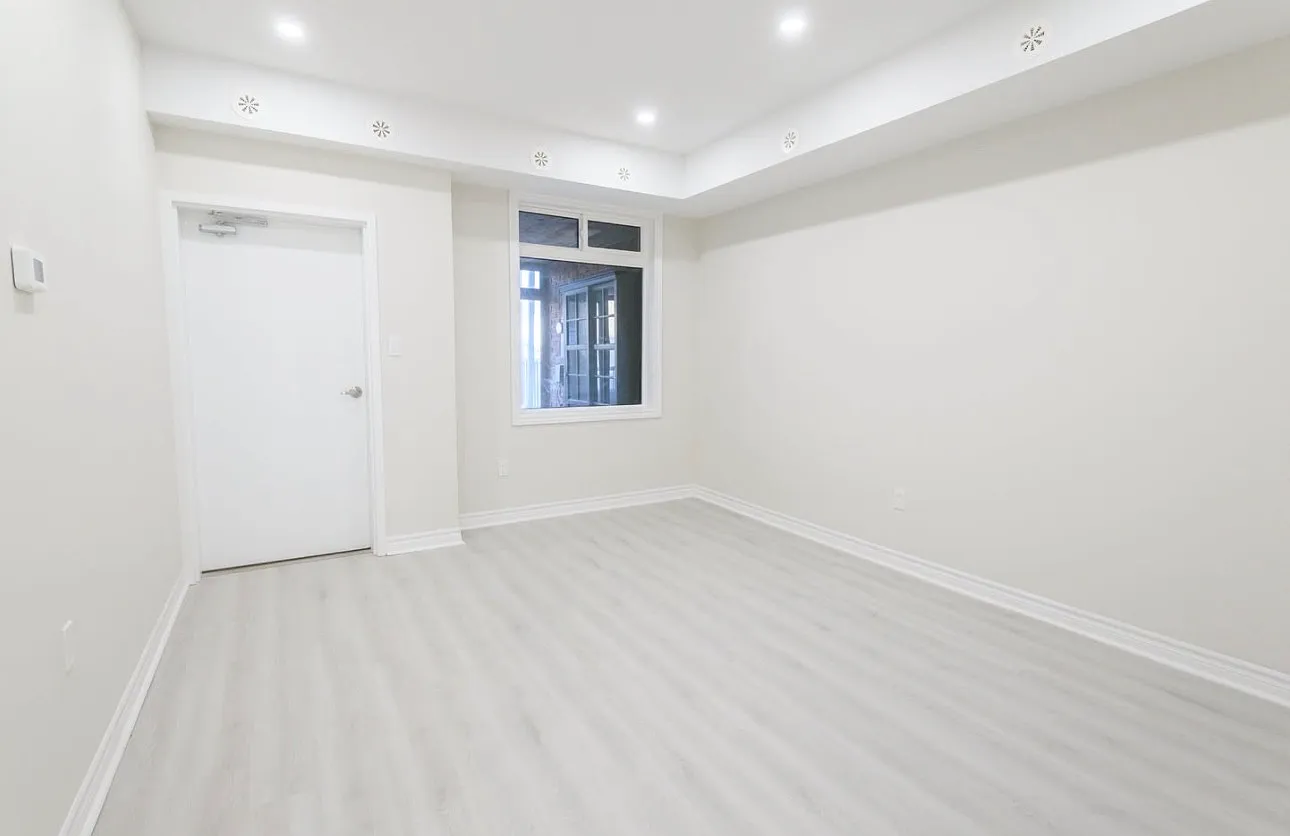 Bur Oak Ave, Markham — Photo 2