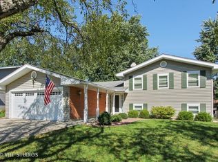 21W560 Kensington Rd, Glen Ellyn, IL 60137