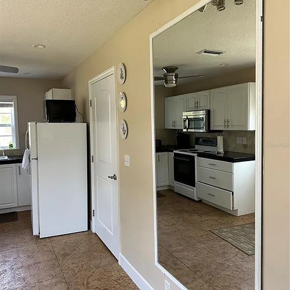 1201 S Flagler Ave — Photo 13