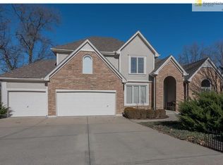 5705 Spinnaker Point, Parkville, MO 64152