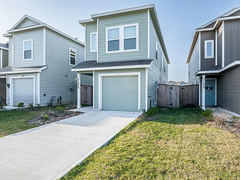21458 Carosella Dr — Photo 3