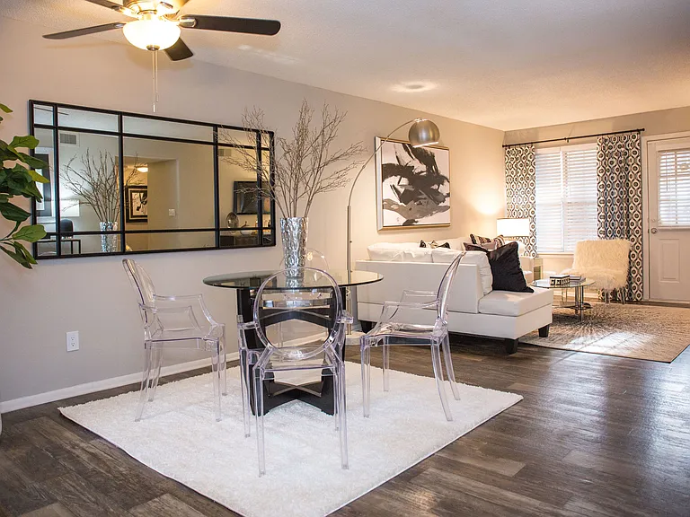 Brooks Crossing Apartments — Photo 13