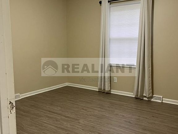 4th image of 108 Oakwood Dr