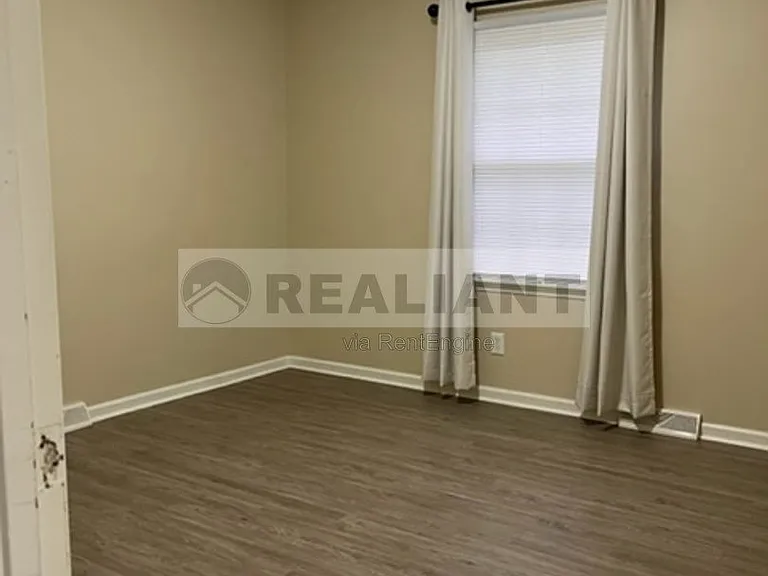 108 Oakwood Dr — Photo 4