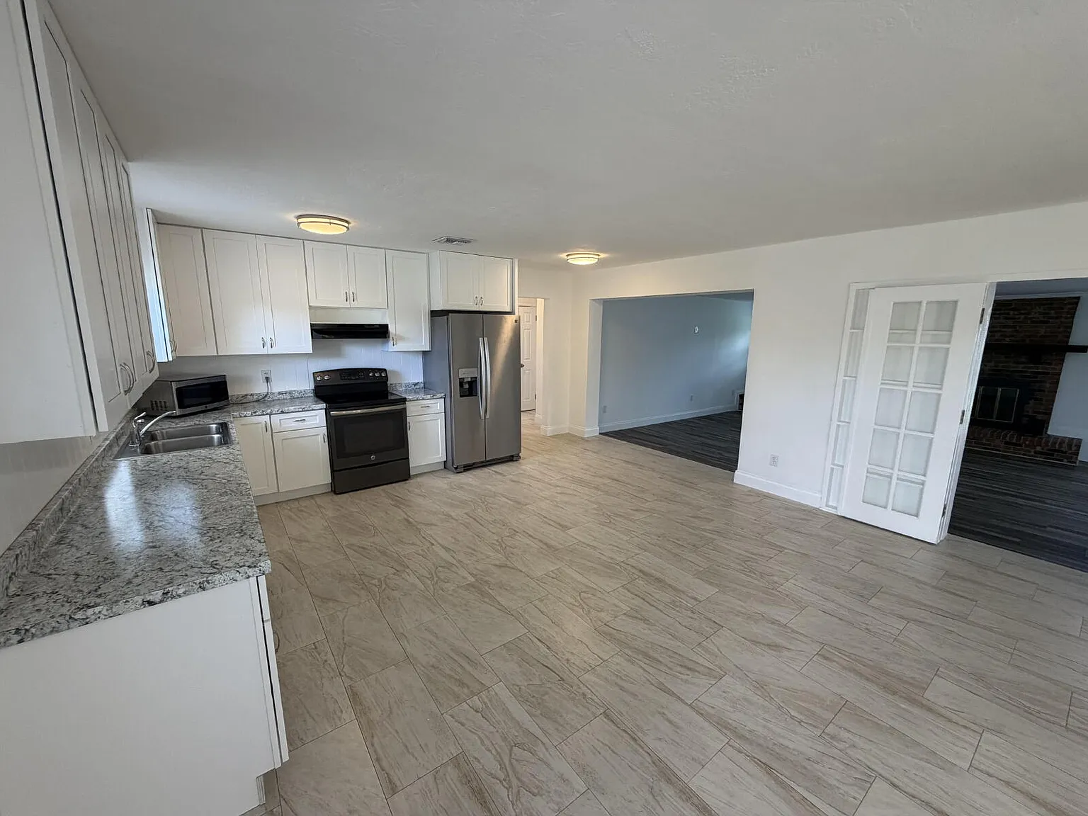 4 bed, 2.0 bath, 2209 sqft, $2,550 — Photo 3