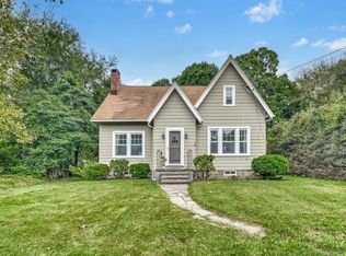 2132 Stratfield Rd, Fairfield, CT 06825