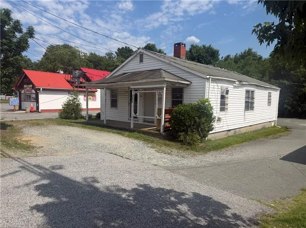 1938 E Market St, Greensboro, NC 27401