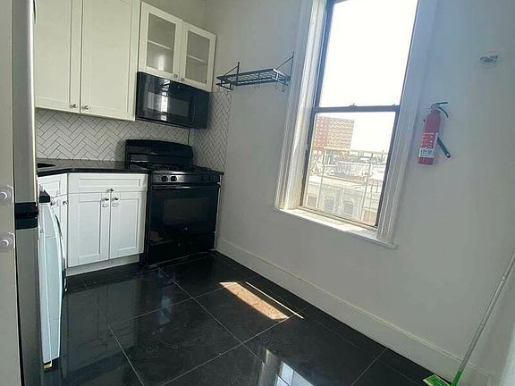 2nd image of 698 Willoughby Ave #19A