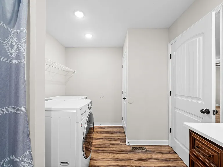 1709 Evans Rd #A — Photo 33