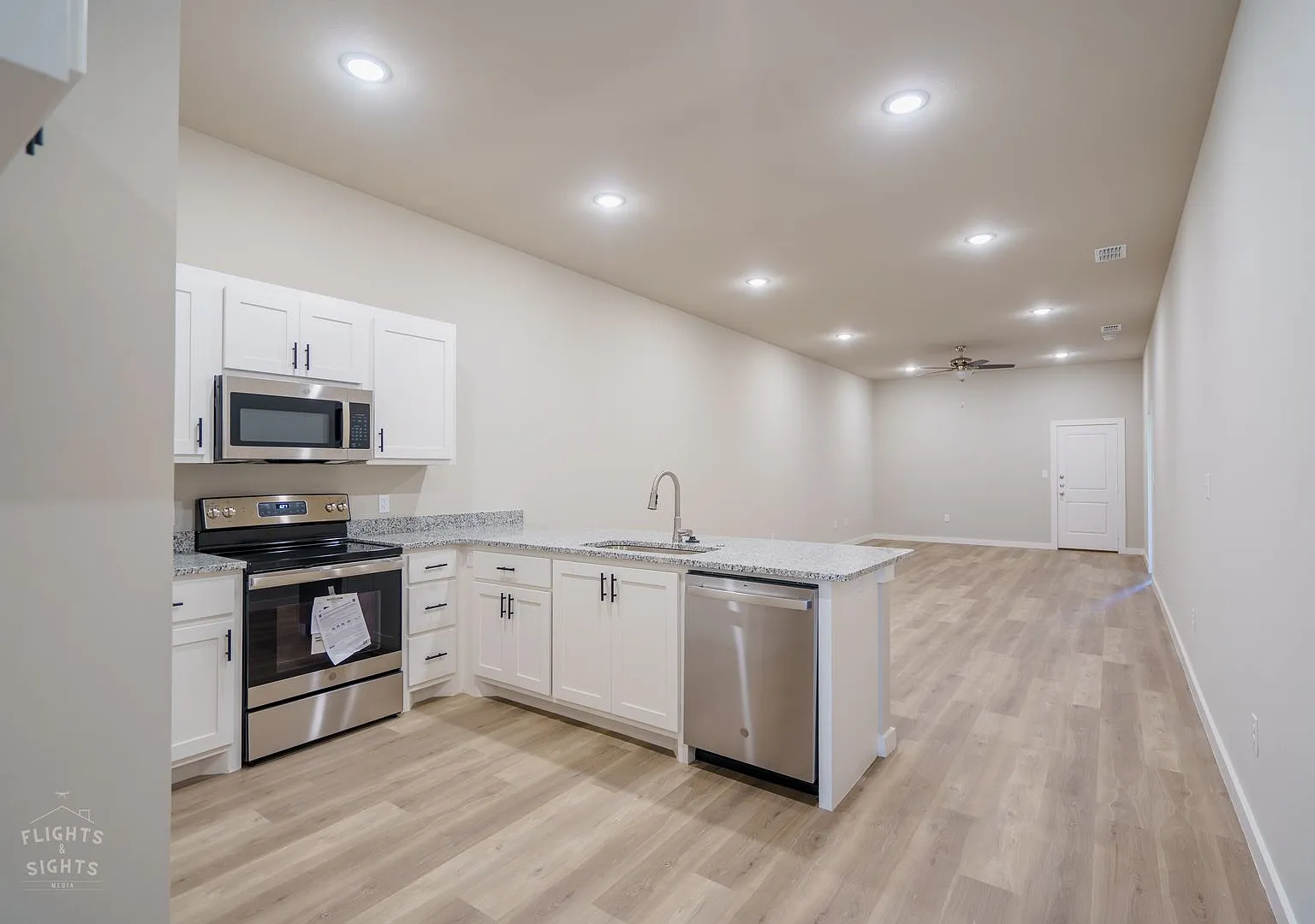 New New New! Modern Duplex With Garage & Fenced Yard — Photo 2