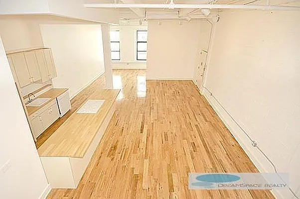 Rented by Dream Space Realty | media 10