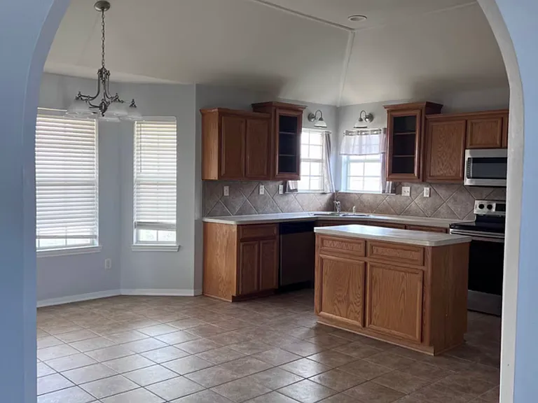 4301 Capri Dr — Photo 9
