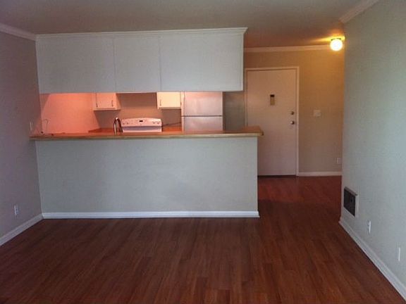 3rd image of 363 Newport Ave Unit 121