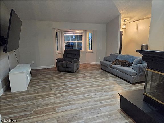 3rd image of 1607 Doaks Ln