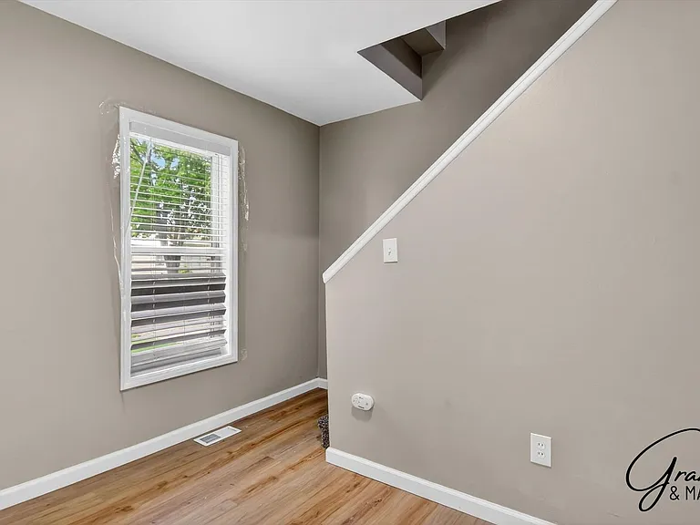 11319 Chalmers Ave — Photo 13