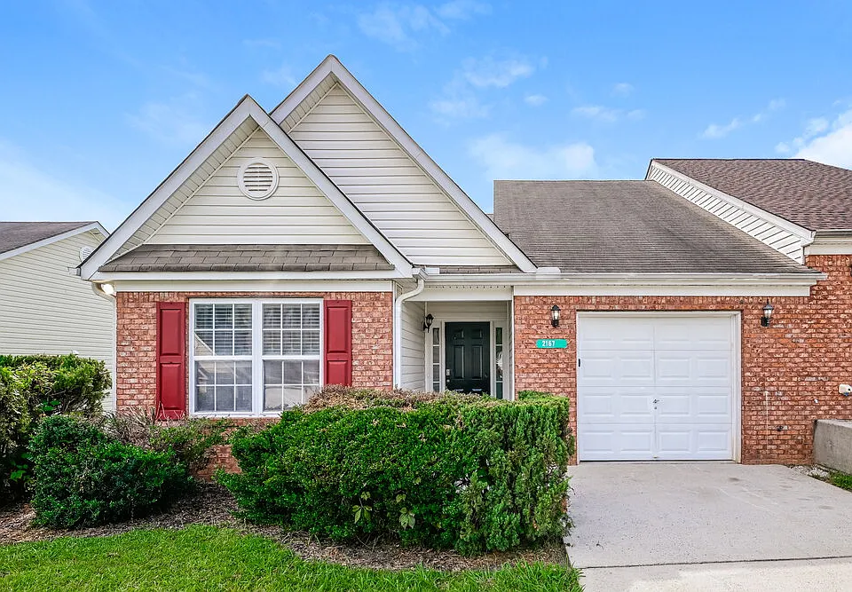 2167 Red Oak Cir