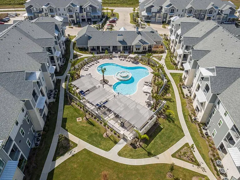 Catalon at Lago Mar I & II — Photo 15