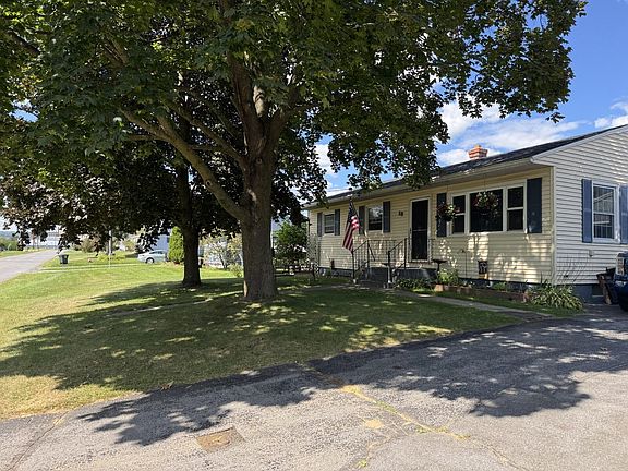4th image of 18 McIntosh Dr