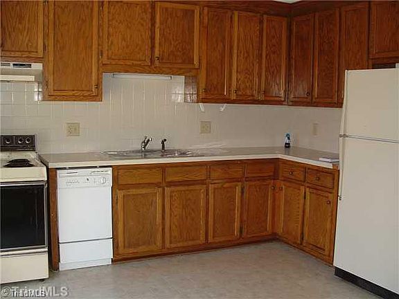3rd image of 300 Vista Cir