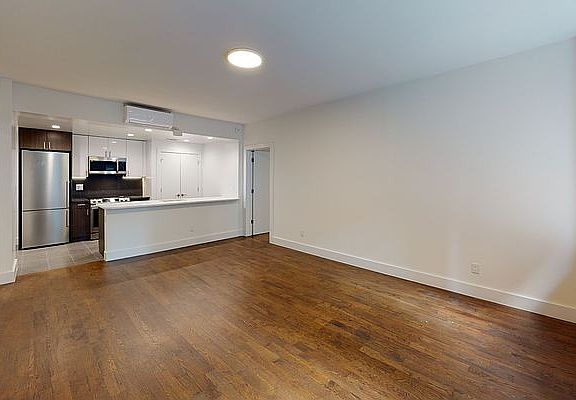 2nd image of 666 W End Ave #4NO
