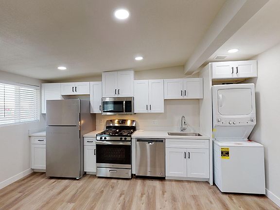 3rd image of 1023 E Amelia Ave Unit B