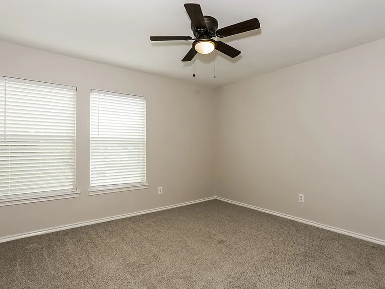 629 Gibson St — Photo 14
