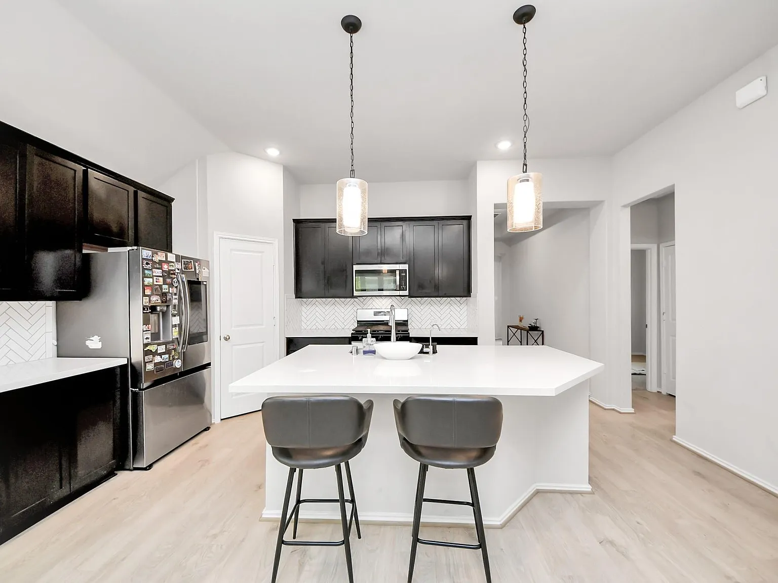 4 bed, 2.0 bath, 1708 sqft, $3,000 — Photo 4