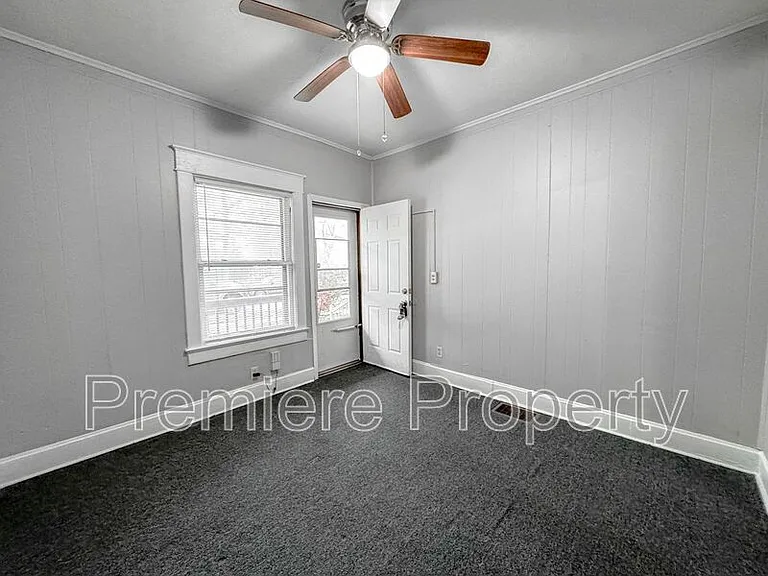 724 S Fuller Ave — Photo 2