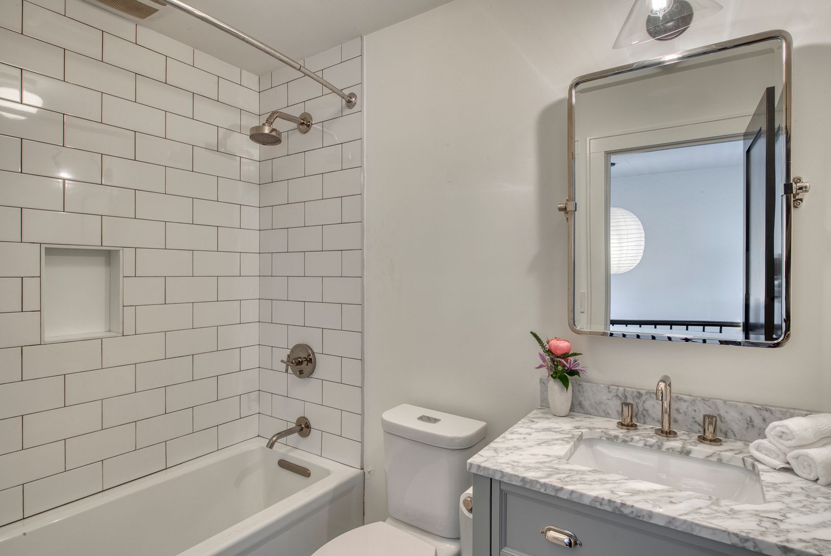  2nd Floor Full Bathroom 